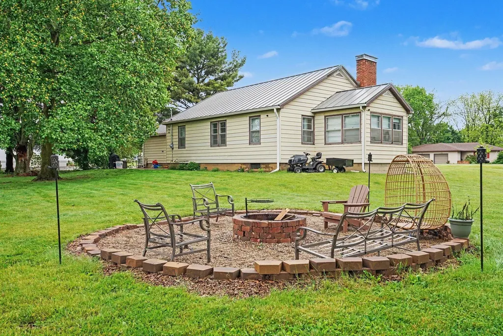 604 E Chicago Road White Pigeon Village MI 49099