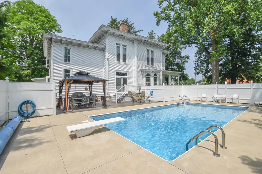 115 W Silver Street Hillsdale City MI 49274