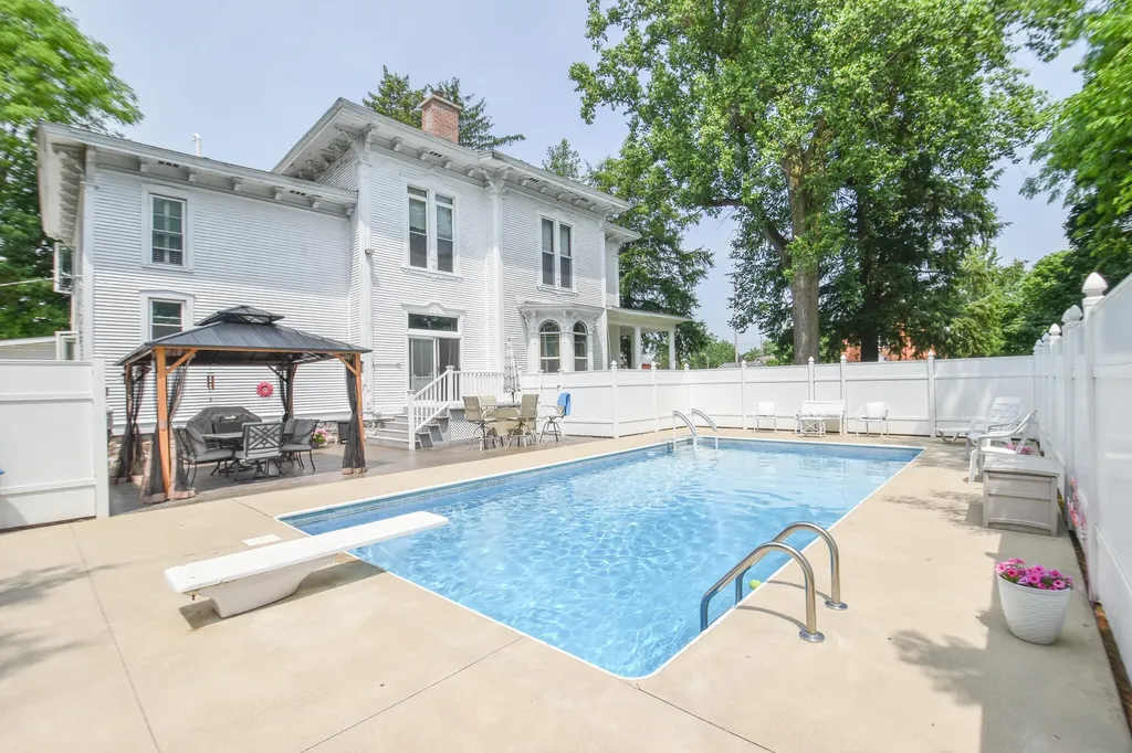 115 W Silver Street Hillsdale City MI 49274