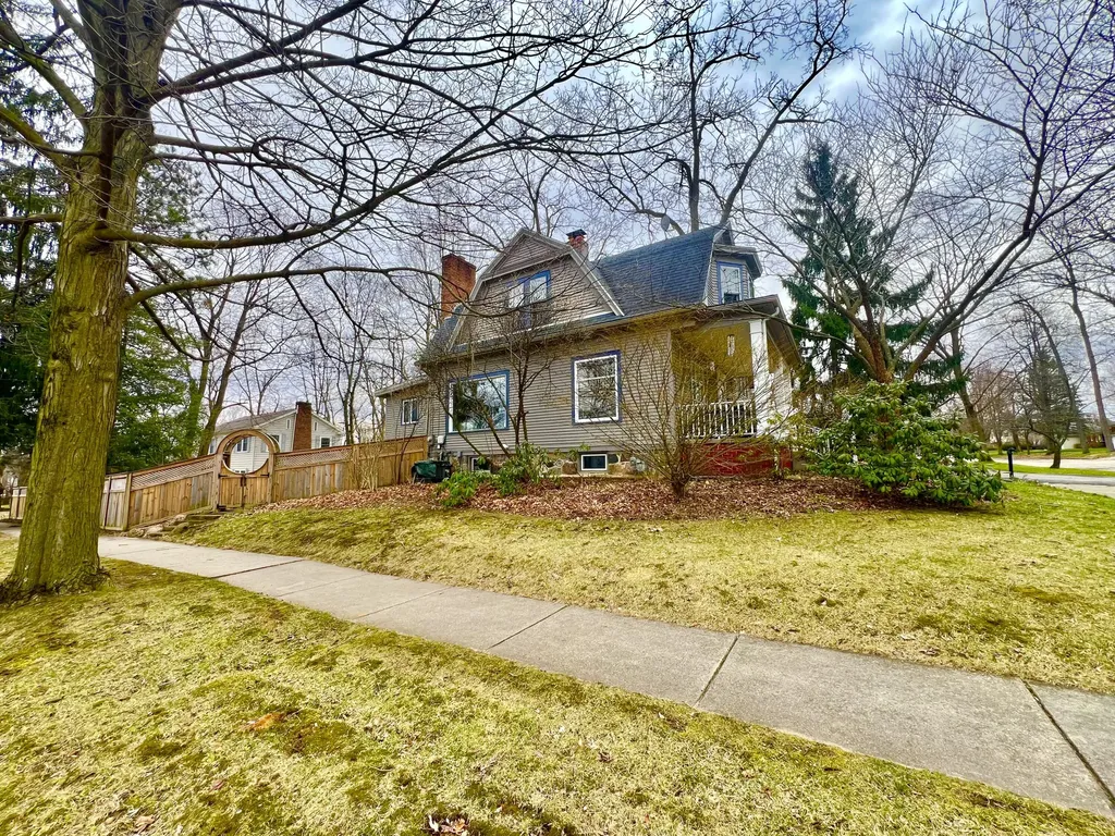 135 Budlong Street Hillsdale City MI 49242