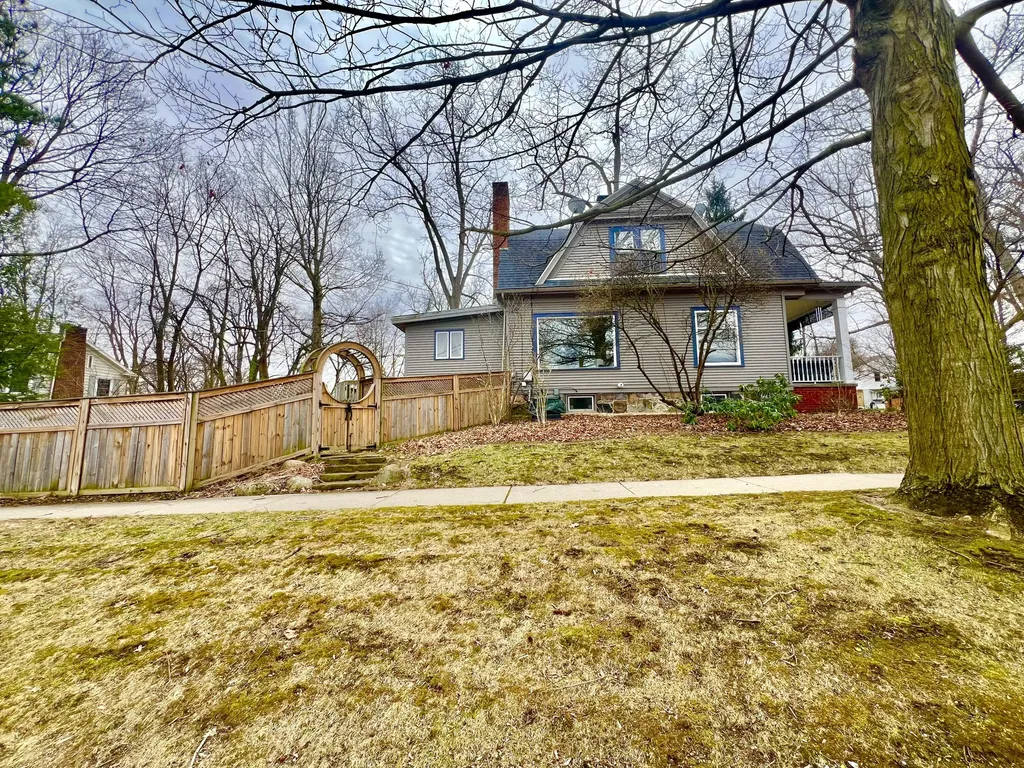 135 Budlong Street Hillsdale City MI 49242