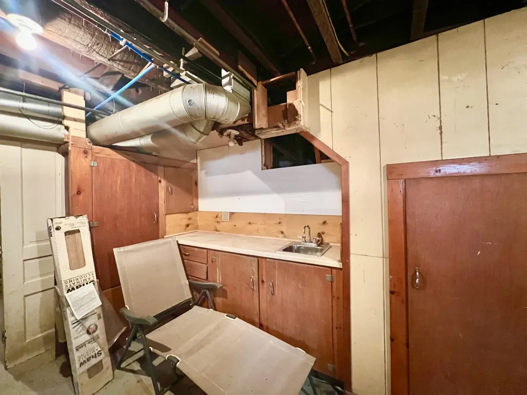 135 Budlong Street Hillsdale City MI 49242