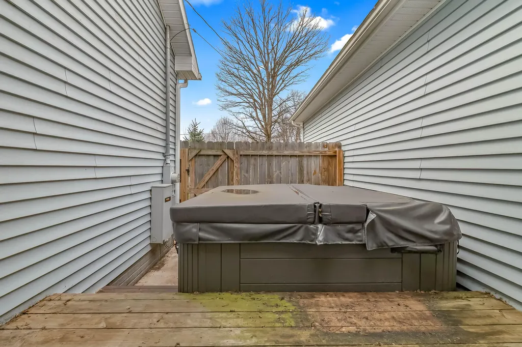 6877 Rowley Drive Jefferson Township MI 49266
