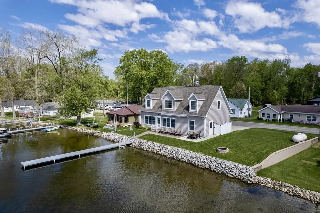 243 E Rose Road Ovid Township MI 49036