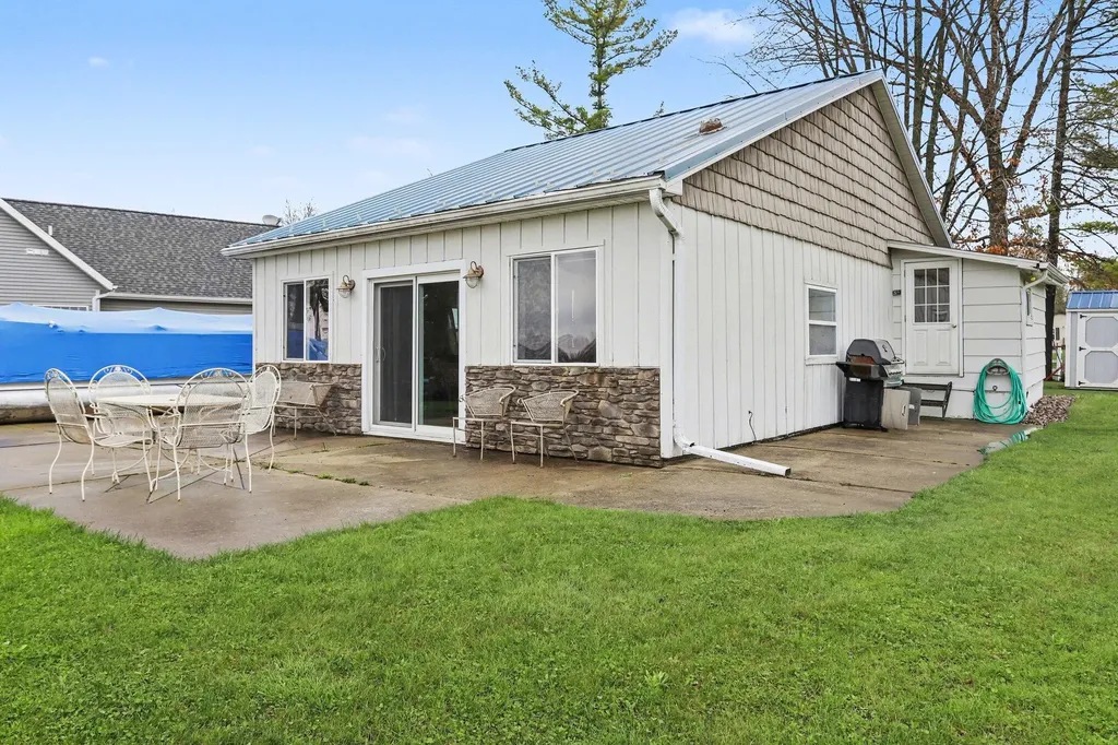 416 W Russell Drive Ovid Township MI 49036