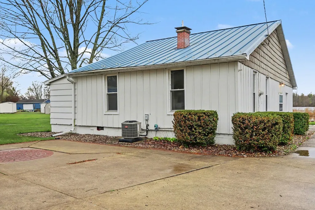 416 W Russell Drive Ovid Township MI 49036