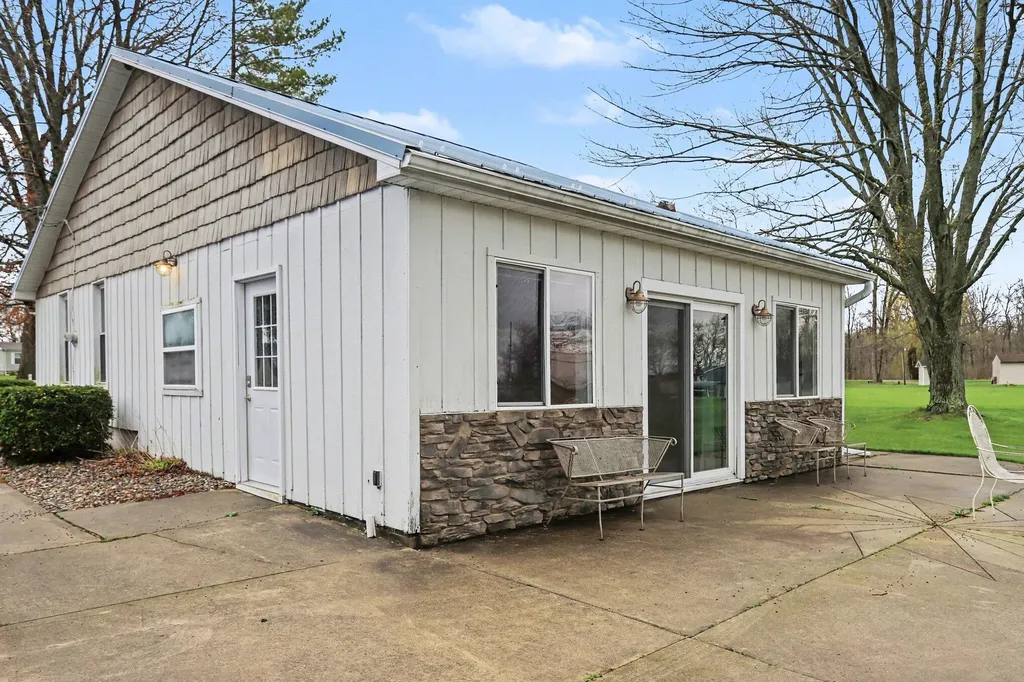 416 W Russell Drive Ovid Township MI 49036