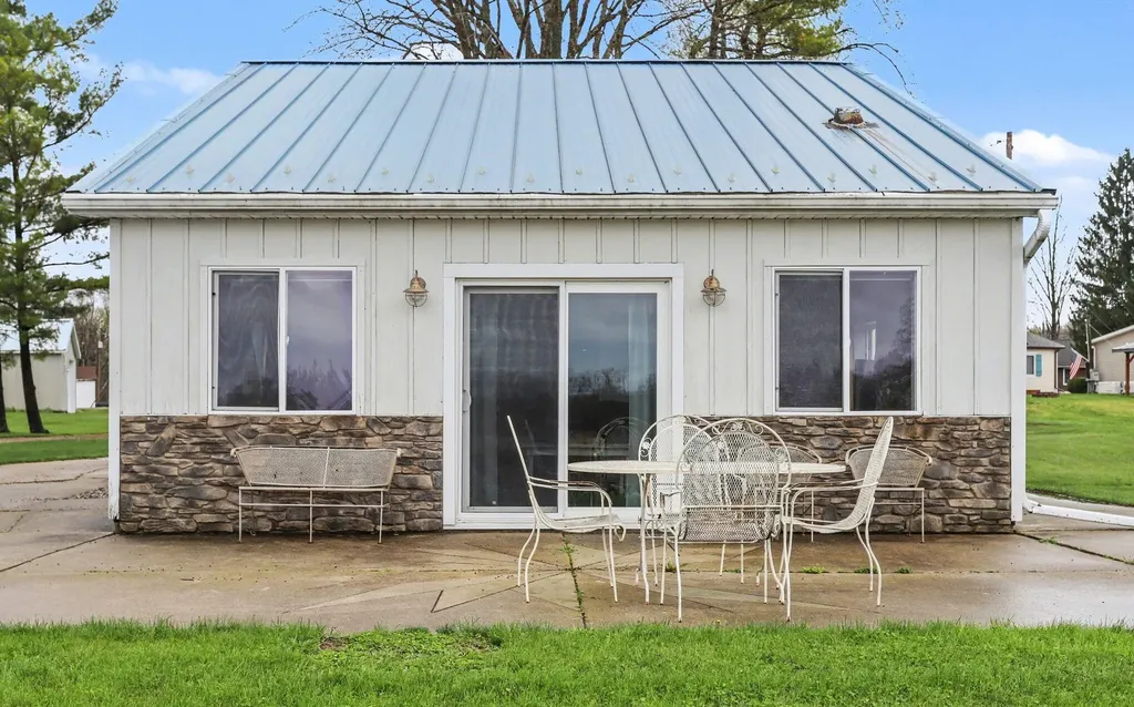 416 W Russell Drive Ovid Township MI 49036