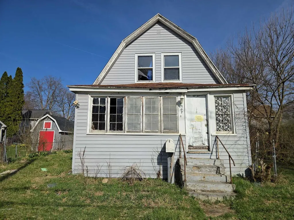 707 S Eaton Street Albion City MI 49224