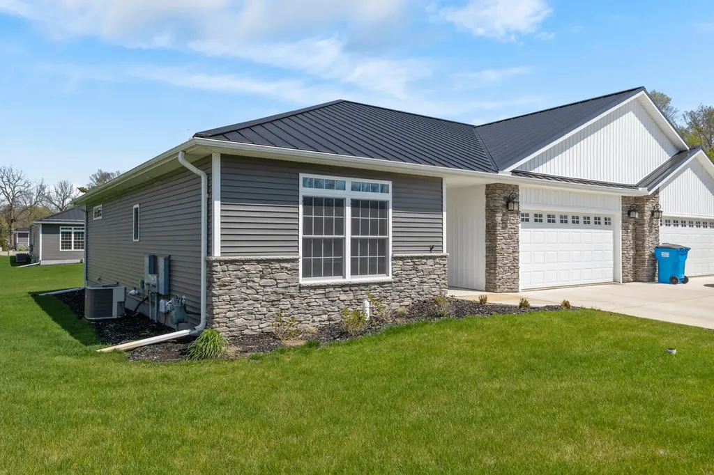 243 Auseon Court Hillsdale City MI 49242