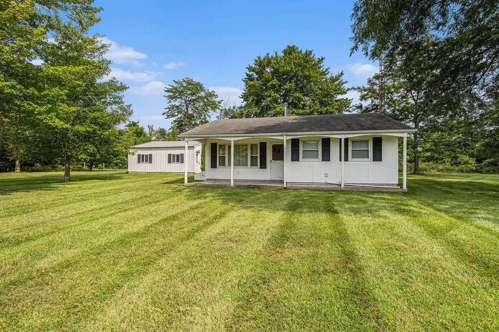 911 Dragon Shores Drive Kinderhook Township MI 49036