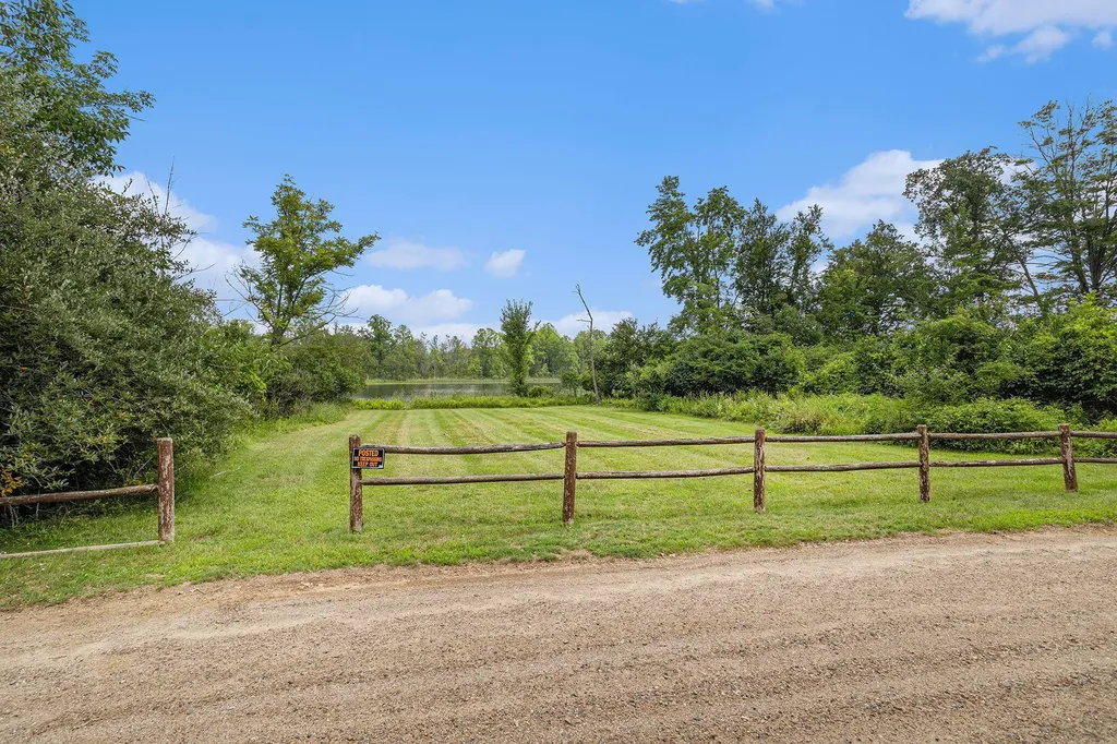 911 Dragon Shores Drive Kinderhook Township MI 49036