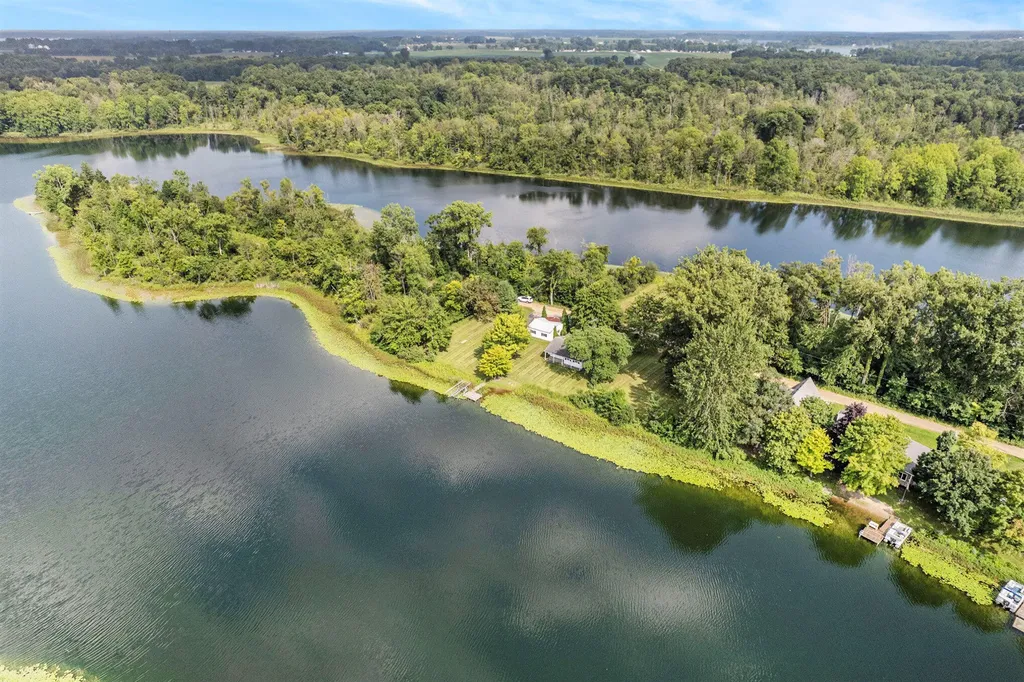 911 Dragon Shores Drive Kinderhook Township MI 49036