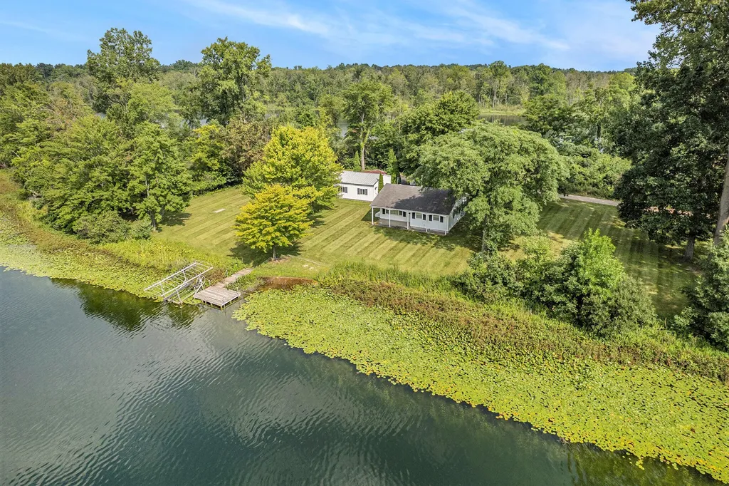 911 Dragon Shores Drive Kinderhook Township MI 49036