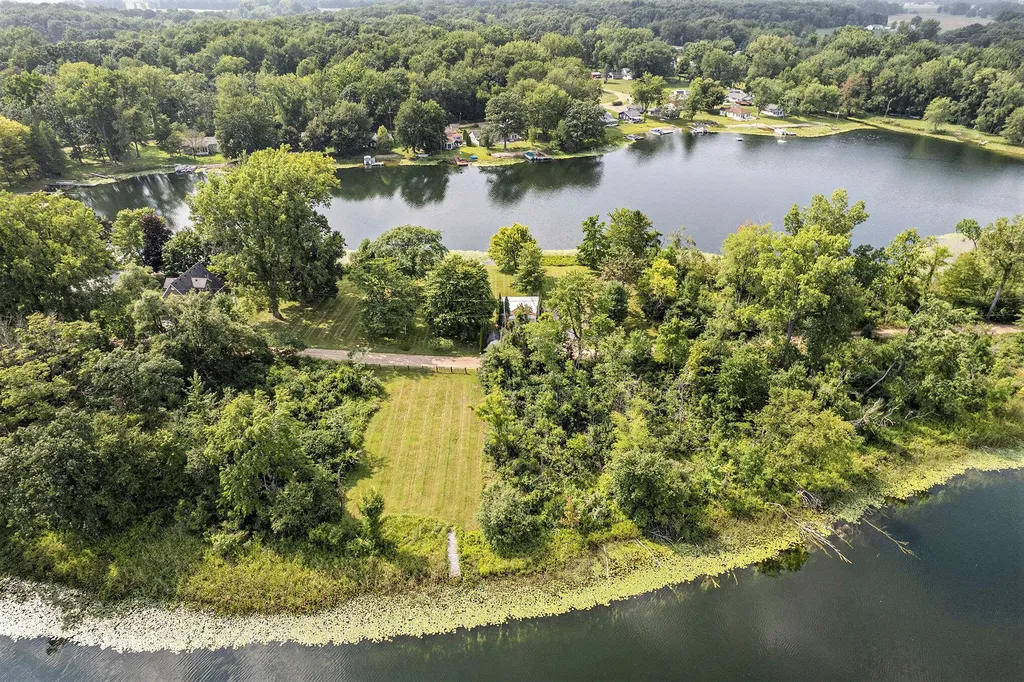 911 Dragon Shores Drive Kinderhook Township MI 49036