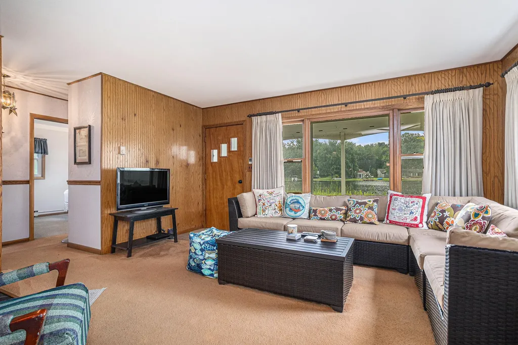 911 Dragon Shores Drive Kinderhook Township MI 49036