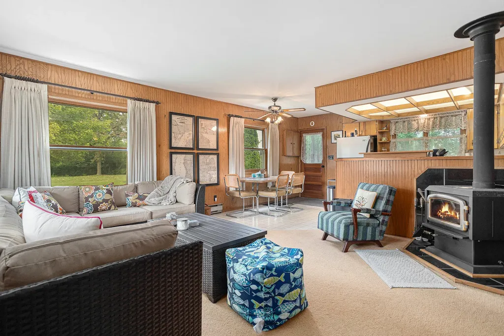 911 Dragon Shores Drive Kinderhook Township MI 49036