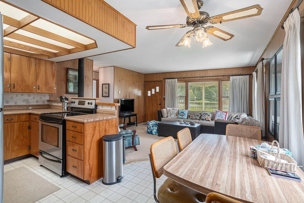 911 Dragon Shores Drive Kinderhook Township MI 49036