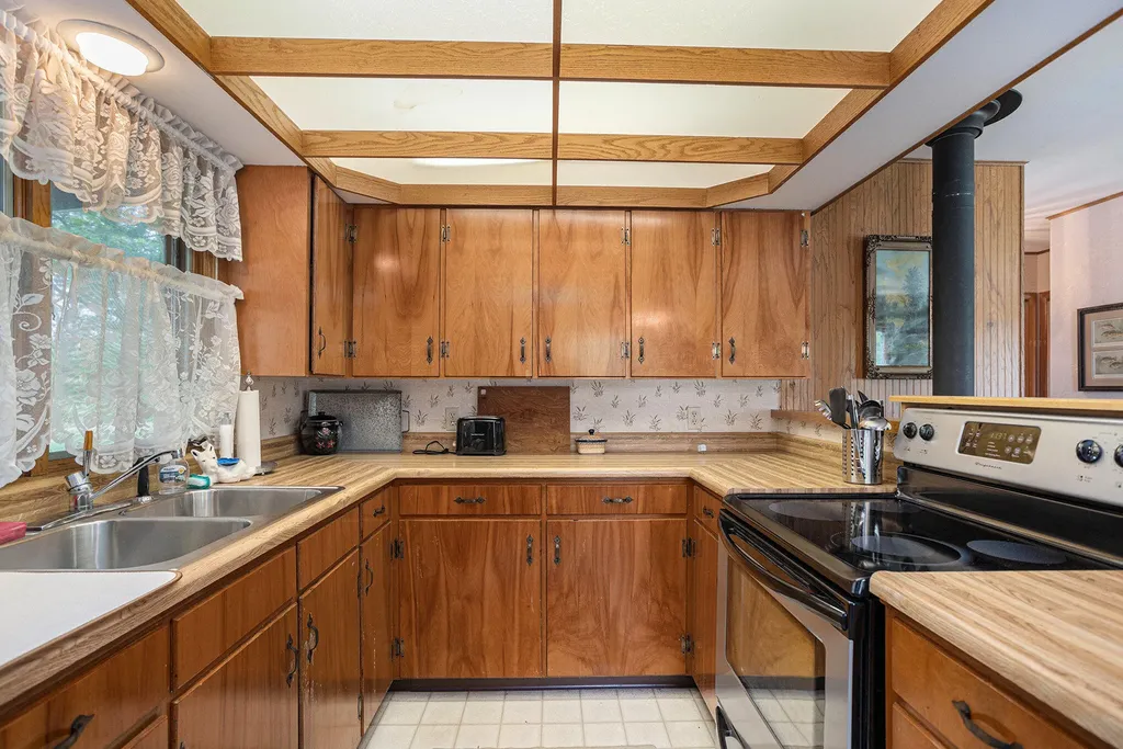 911 Dragon Shores Drive Kinderhook Township MI 49036