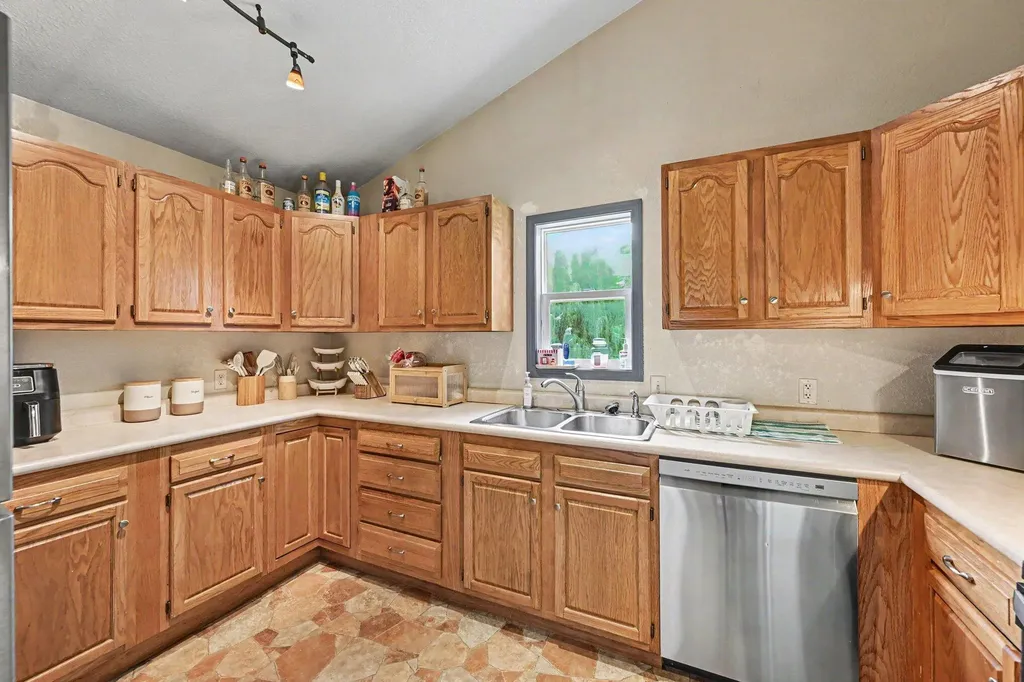 215 S Lincoln Avenue Three Rivers City MI 49093