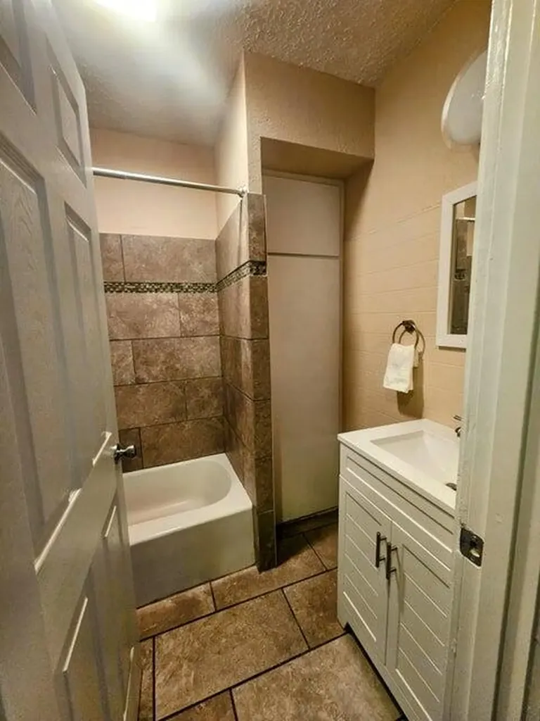 31 E Kingman Avenue E Battle Creek City MI 49014