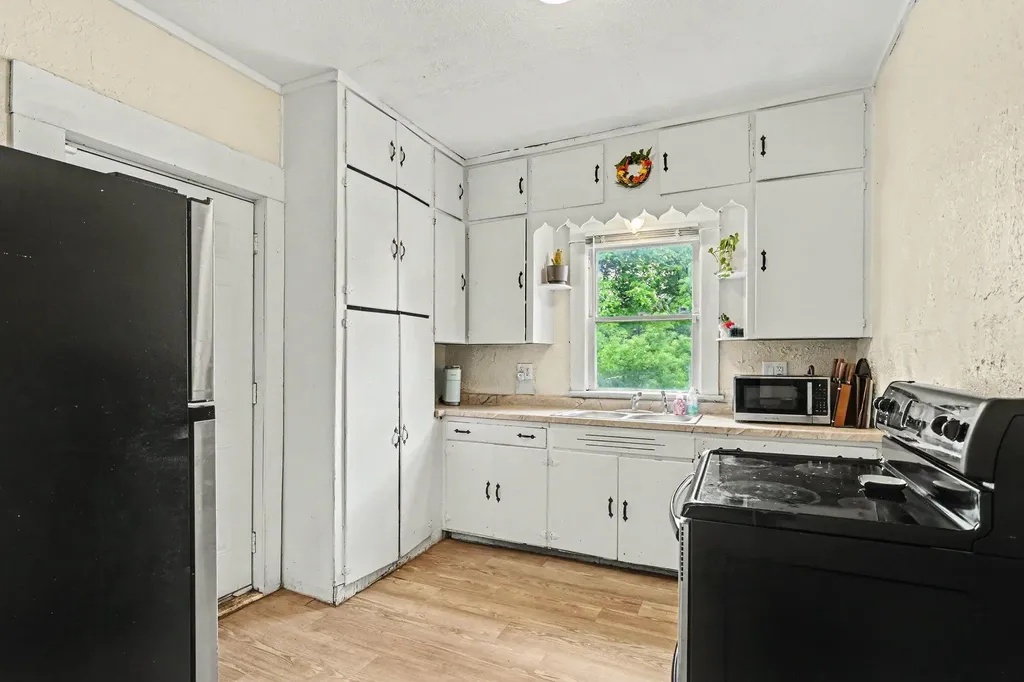 54 Frisbie Avenue Battle Creek City MI 49037