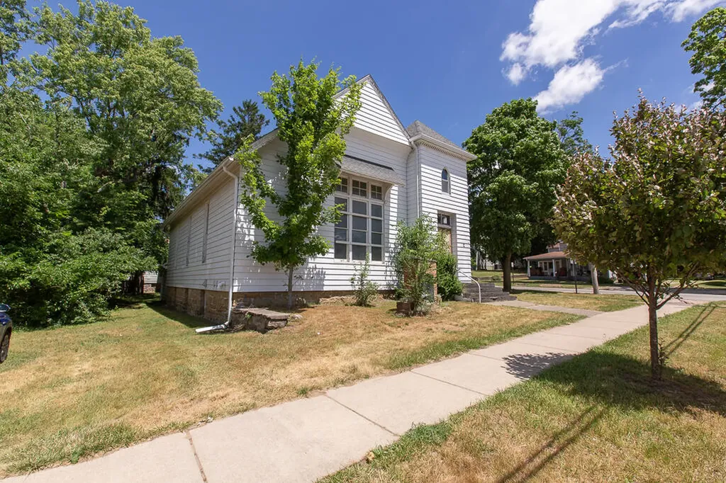 31 Vine Street Hillsdale City MI 49242