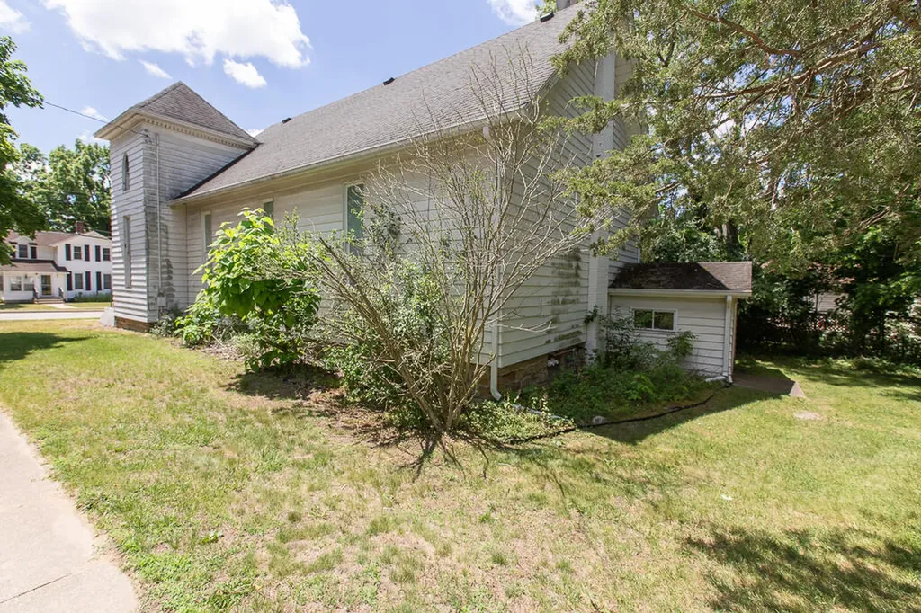 31 Vine Street Hillsdale City MI 49242