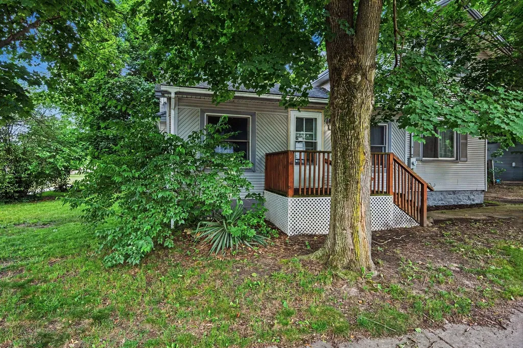 402 W Broadway Street Three Rivers City MI 49093