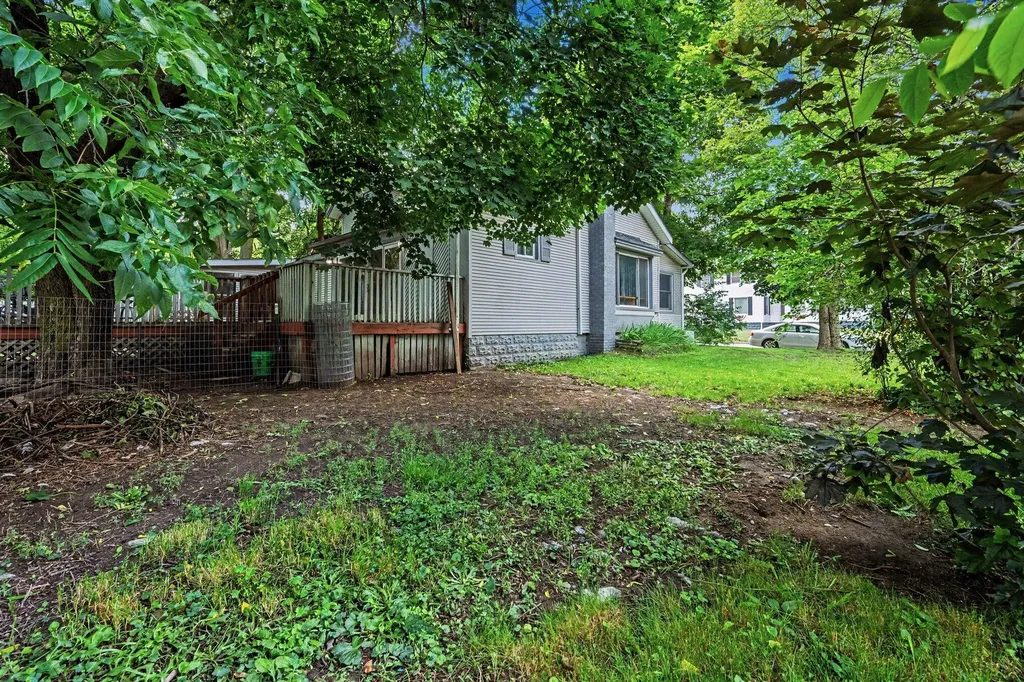 402 W Broadway Street Three Rivers City MI 49093
