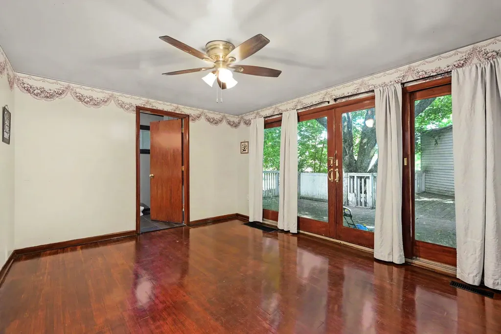 402 W Broadway Street Three Rivers City MI 49093