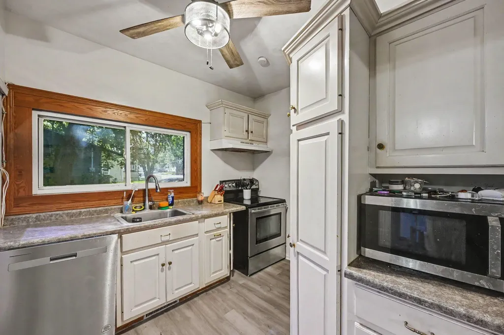 402 W Broadway Street Three Rivers City MI 49093
