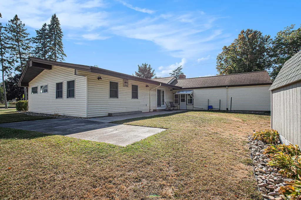 10 Fairfield Drive Coldwater City MI 49036