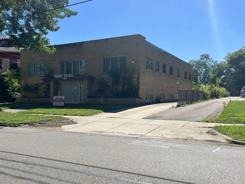 163 North Avenue Battle Creek City MI 49017