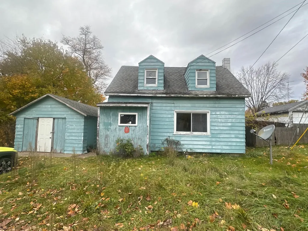 490 4th Street Benton Harbor City MI 49022