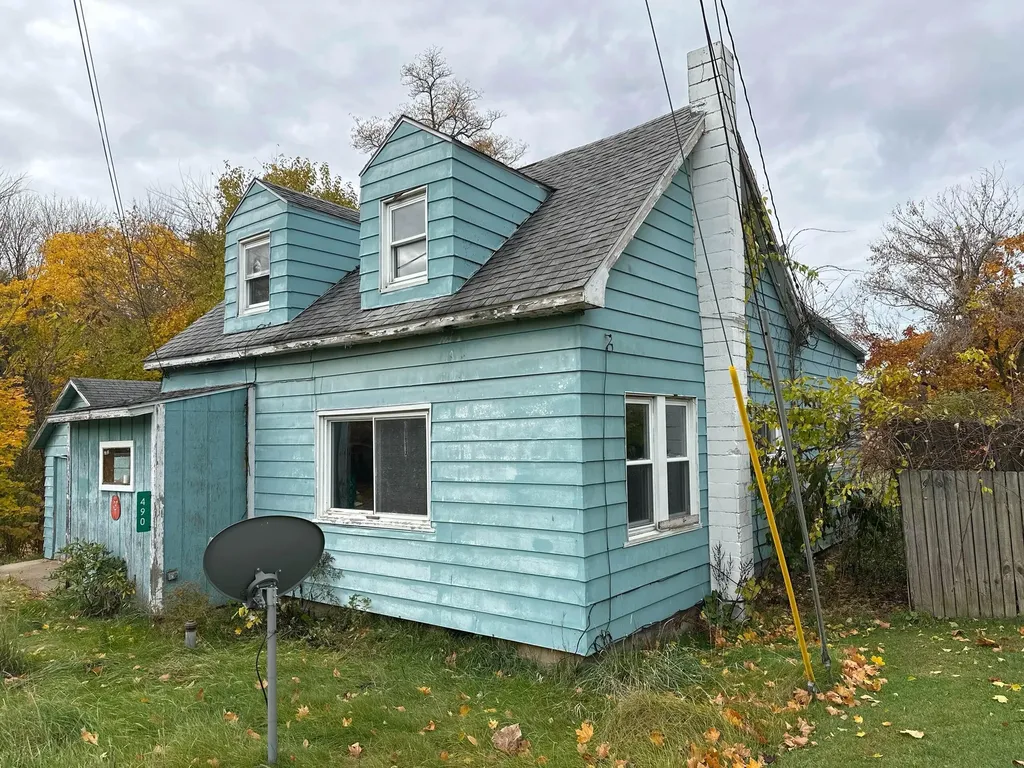 490 4th Street Benton Harbor City MI 49022