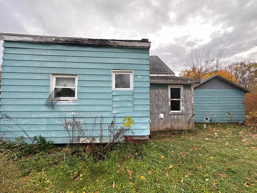 490 4th Street Benton Harbor City MI 49022