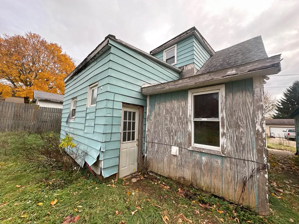 490 4th Street Benton Harbor City MI 49022