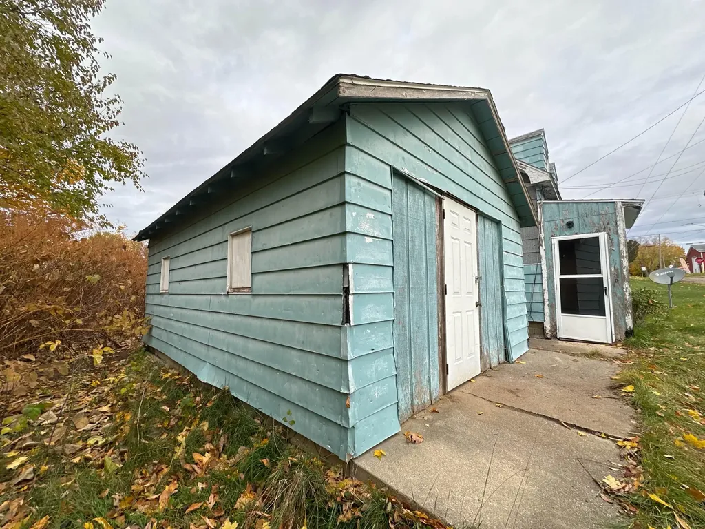 490 4th Street Benton Harbor City MI 49022