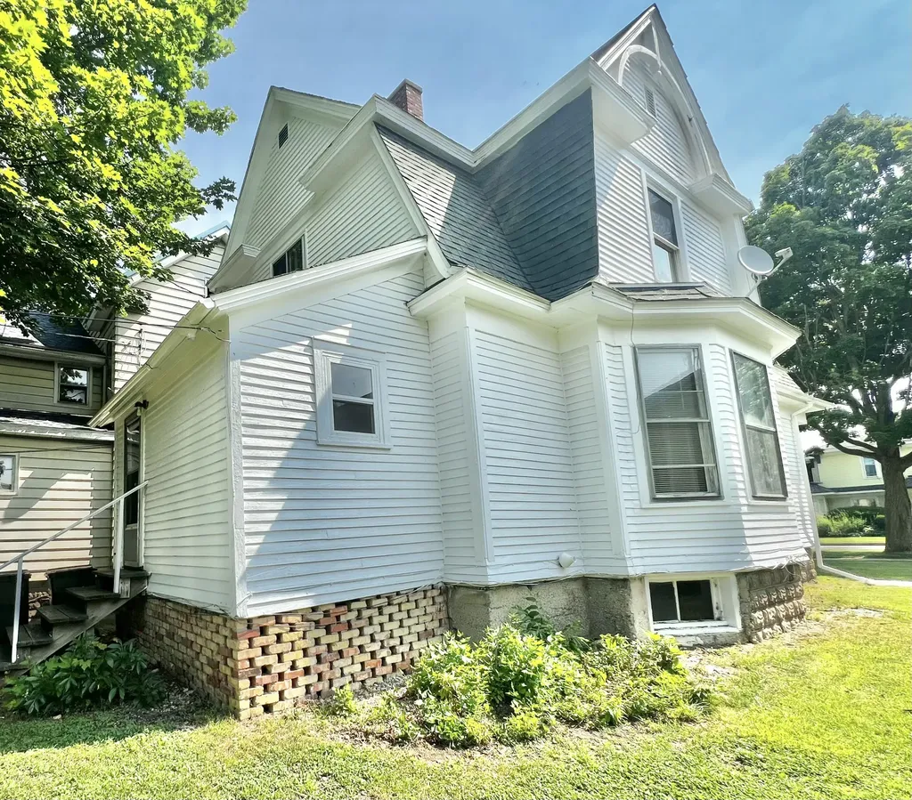 86 S Howell Street Hillsdale City MI 49242