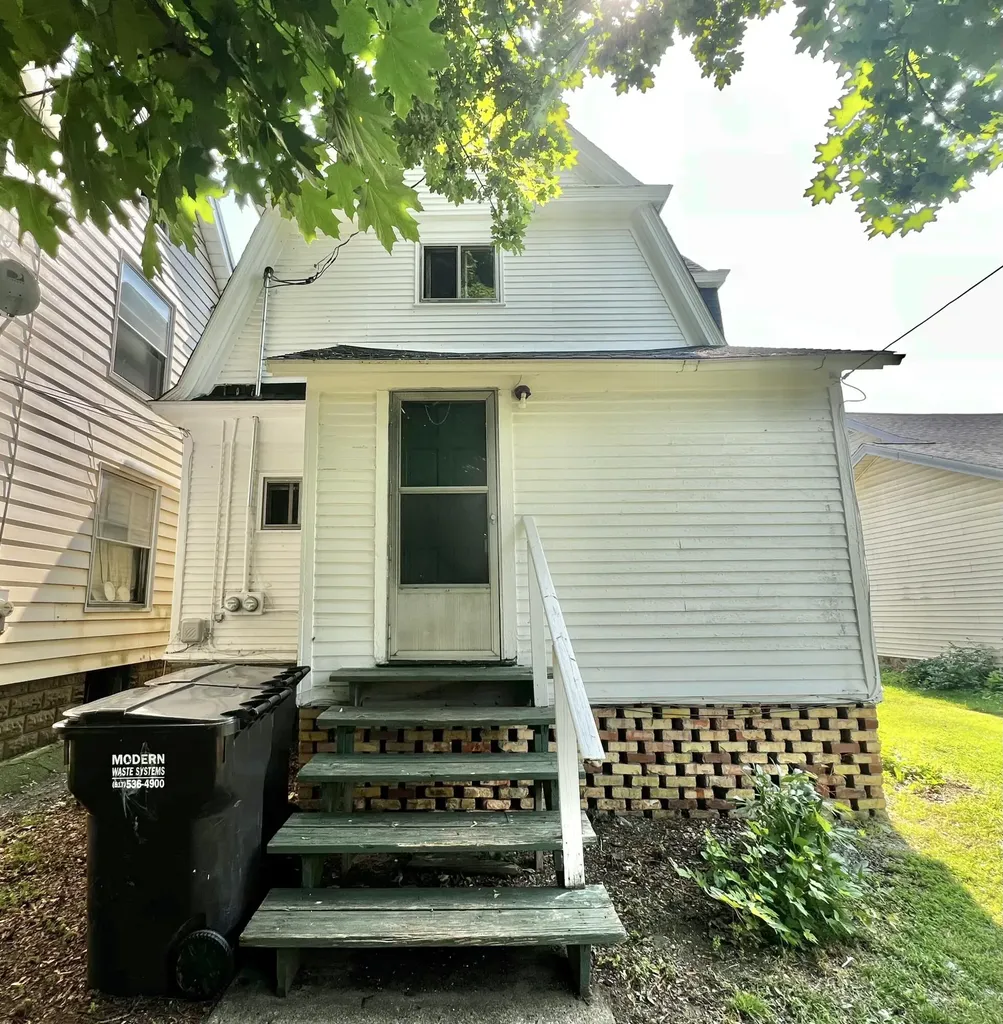86 S Howell Street Hillsdale City MI 49242