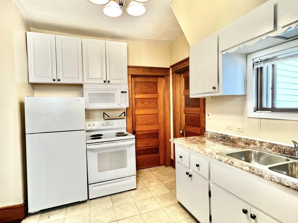 86 S Howell Street Hillsdale City MI 49242