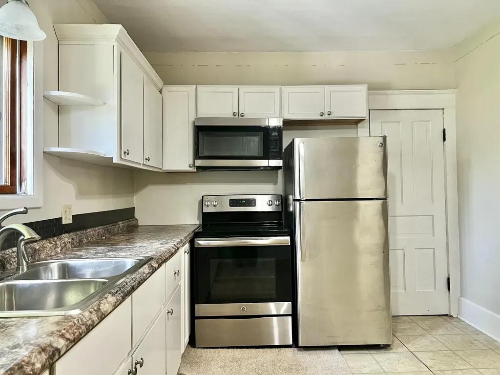86 S Howell Street Hillsdale City MI 49242