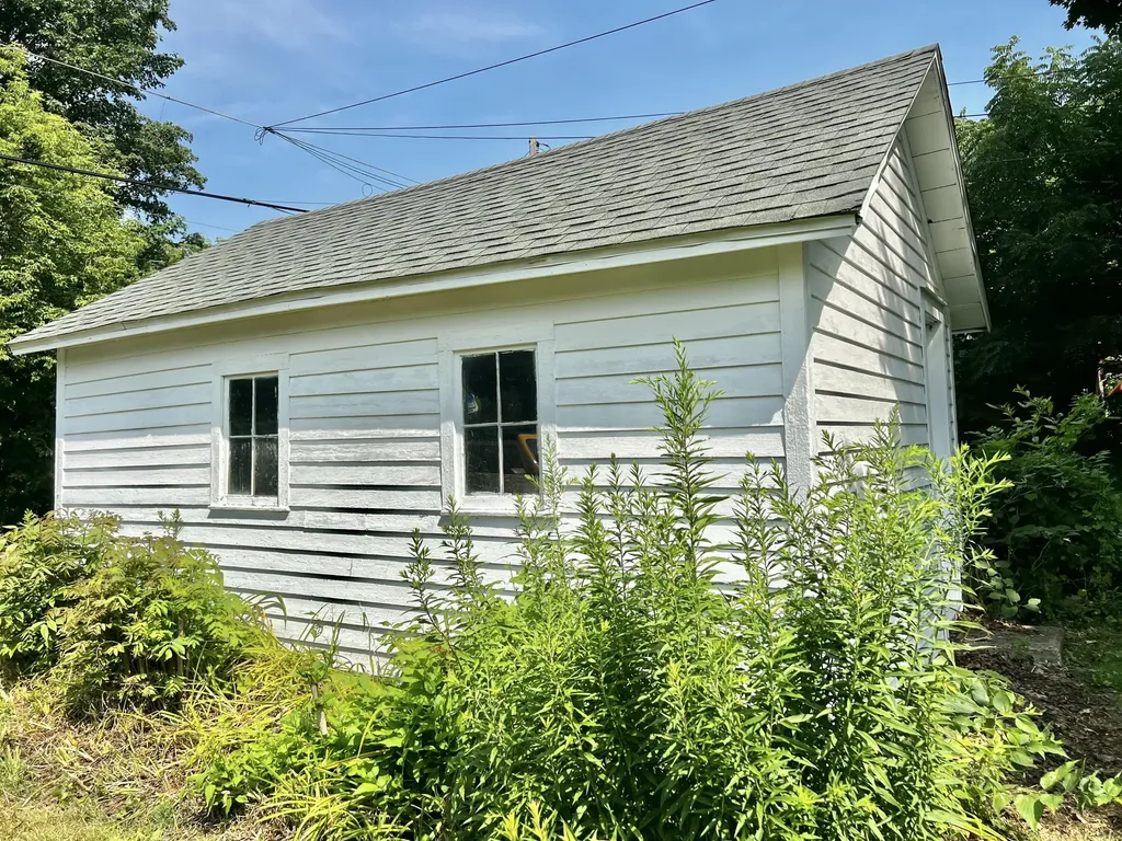 86 S Howell Street Hillsdale City MI 49242