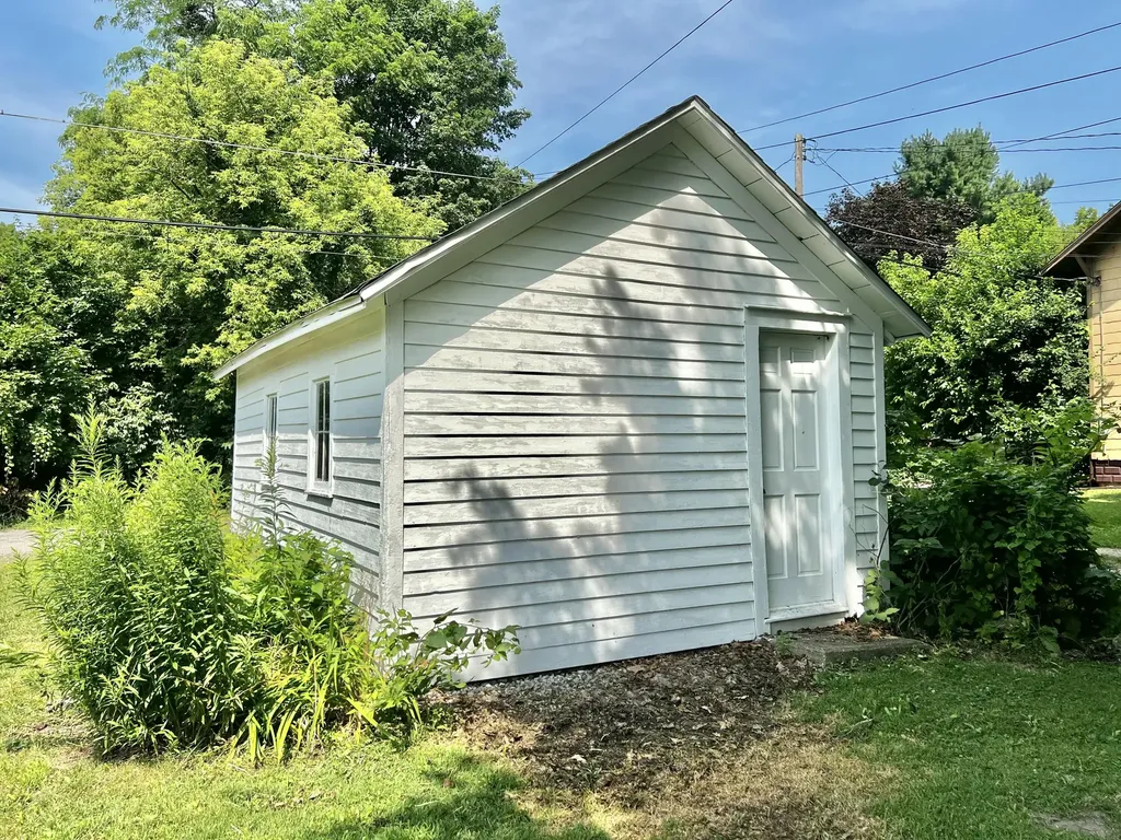 86 S Howell Street Hillsdale City MI 49242