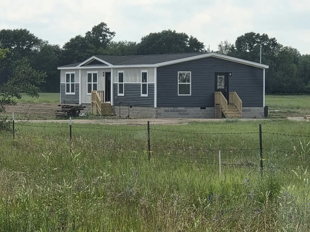 19068 W Yankee Road Reynolds Township MI 49336