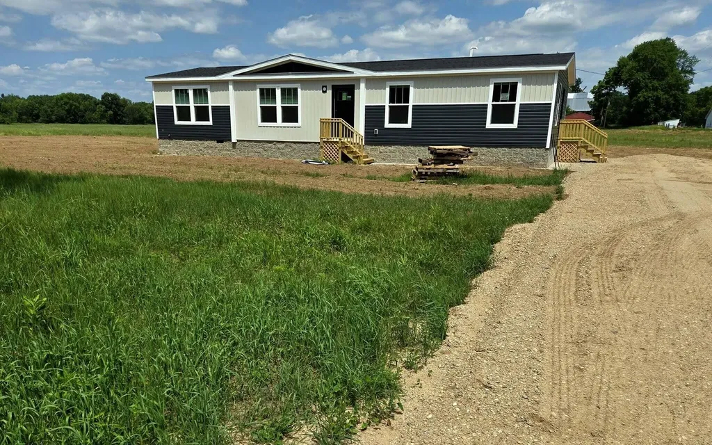 19068 W Yankee Road Reynolds Township MI 49336