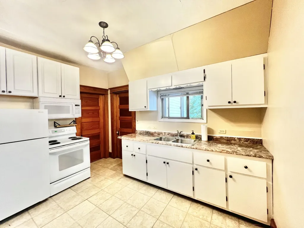 86 S Howell Street Hillsdale City MI 49242