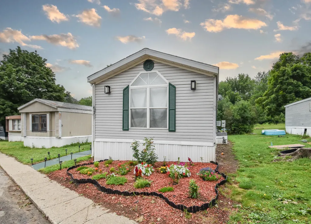 2856 W Carleton Road Hillsdale City MI 49242