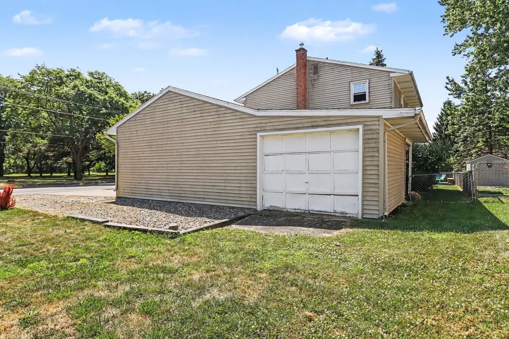 606 S Lincoln Street Charlotte City MI 48813